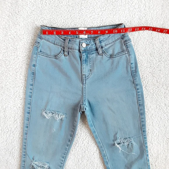 PRINCESS POLLY High Rise Distressed Lightwash Skinny Jeans Size 0 / 23 / 24 - Picture 2 of 7